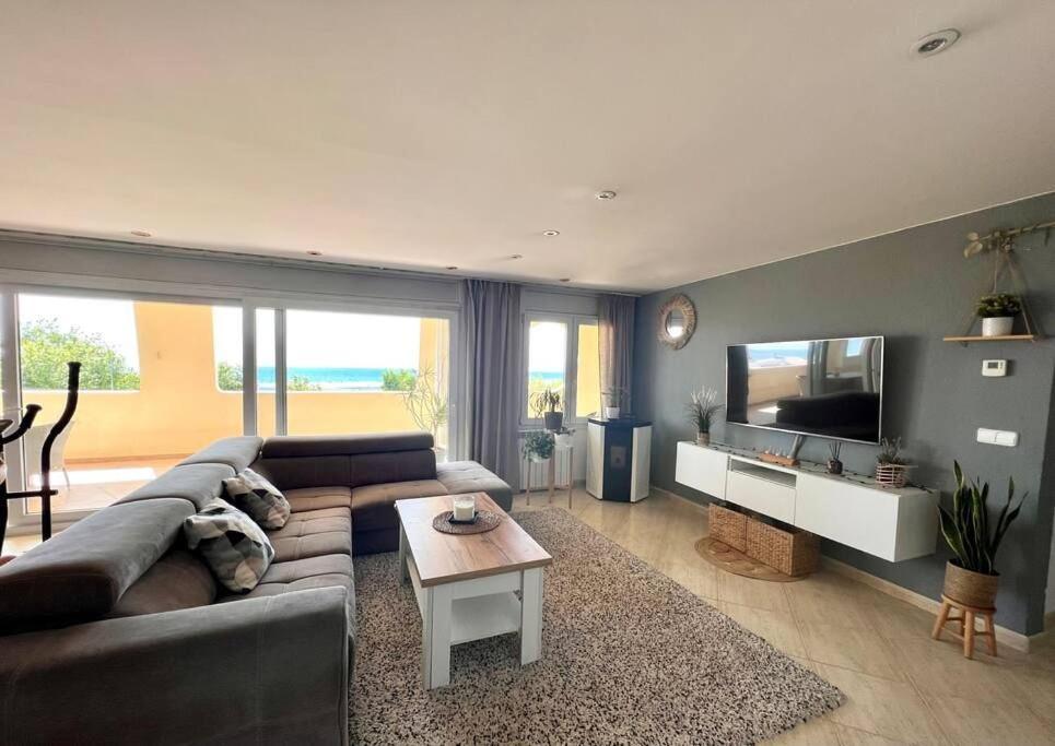 אמפוריבראבה 3Apartamento De Tres Habitaciones מראה חיצוני תמונה