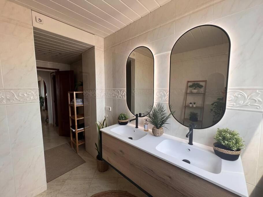 אמפוריבראבה 3Apartamento De Tres Habitaciones מראה חיצוני תמונה